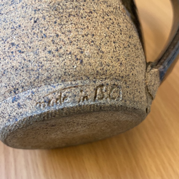 Signed Funny Face pottery “Mom” mug. - Picture 6 of 9